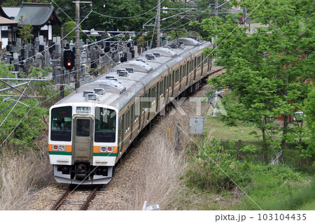 両毛線211系（方向幕車：小山⇔新前橋-高崎）の写真素材 [103104435] - PIXTA