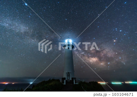 天の川と灯台　伊豆　爪木崎　【静岡県】 103104671