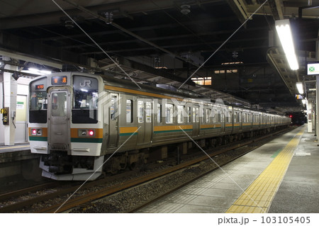 両毛線211系（6両編成：小山⇔新前橋-高崎） 103105405