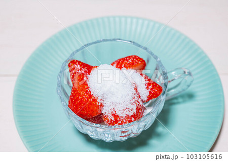 砂糖をかけたイチゴ 103105616