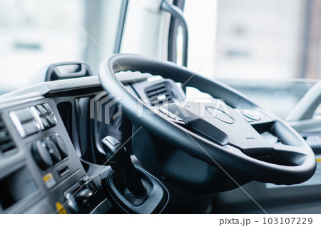 大型トラック 運転席 大型トラック 運転席 103107229