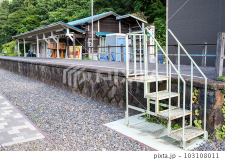 【廃線跡】西中金駅とホーム階段 103108011