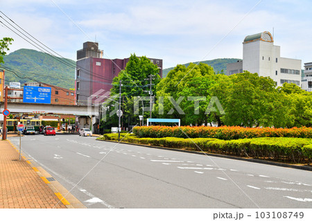 路面電車 平和公園駅方面を望む(長崎県長崎市)【2023.5】 103108749