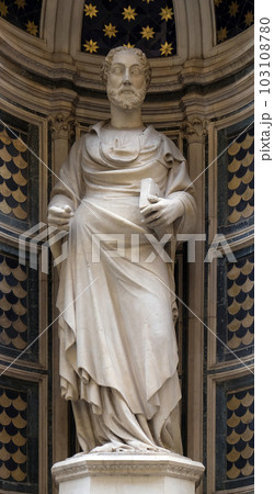 Saint James by Niccolo di Piero Lamberti, Orsanmichele Church in Florence, Tuscany, Italy Saint James by Niccolo di Piero Lamberti, Orsanmichele Church in Florence, Tuscany, Italy 103108780