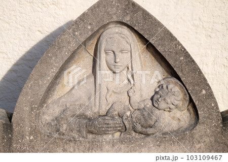 Virgin Mary with Baby Jesus, St. Gilgen on Wolfgang See lake, Austria Virgin Mary with Baby Jesus, St. Gilgen on Wolfgang See lake, Austria 103109467