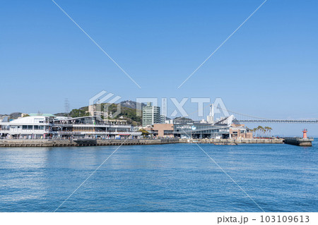 山口県下関市 人気の観光地 唐戸市場とカモンワーフ・関門橋周辺の街並み 山口県下関市 人気の観光地 唐戸市場とカモンワーフ・関門橋周辺の街並み 103109613
