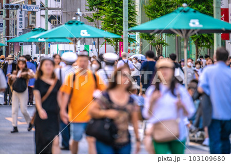 日本の東京都市景観 5類移行から2週間近く…銀座ホコ天でもマ無しの方が増…感染爆発は無い＝5月21日 103109680