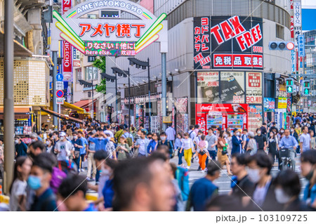 日本の東京都市景観 5類移行から2週間近く…上野のアメ横もマ無しの方が増…感染爆発は無い=5月21日 日本の東京都市景観 5類移行から2週間近く…上野のアメ横もマ無しの方が増…感染爆発は無い=5月21日 103109725