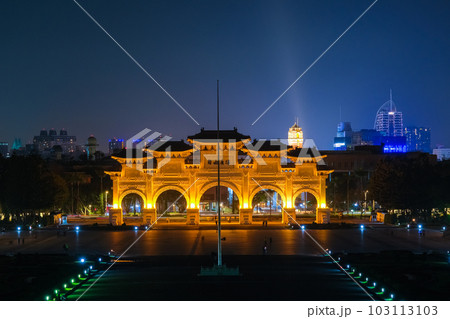 台湾 台北市 夜の中正紀念堂、自由広場 台湾 台北市 夜の中正紀念堂、自由広場 103113103