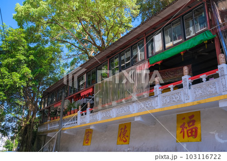 台湾 台北市 象山自然歩道の入口にあるお寺、松友福徳宮  103116722