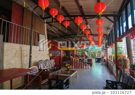 台湾 台北市 象山自然歩道の入口にあるお寺、松友福徳宮  103116727