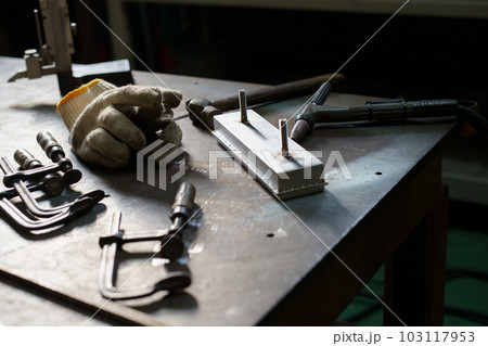 ステンレス部品の溶接作業 103117953