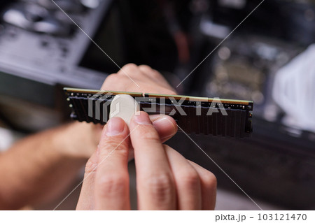 Cleaning a ram contactor using an eraser. Cleaning a ram contactor using an eraser. 103121470