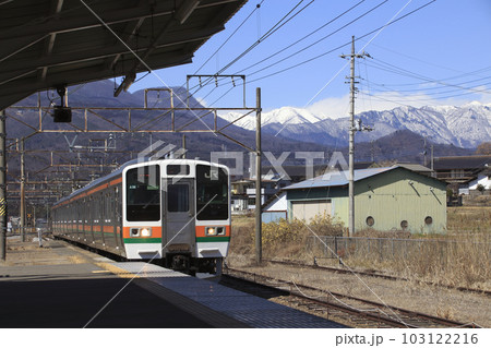 後閑駅に到着する上越線211系電車 103122216