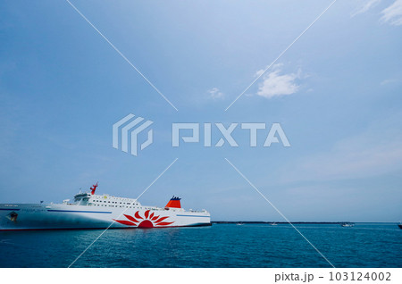 大洗港のフェリー 103124002