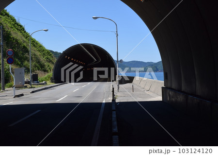 海岸道路のシェルター 103124120