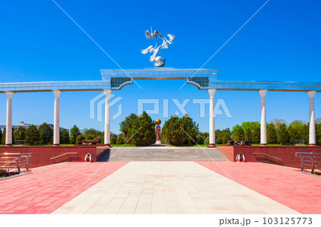 Ezgulik Arch at Independence square, Tashkent 103125773