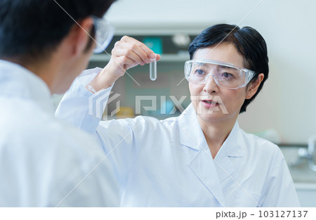 白衣　ラボ　研究員 103127137