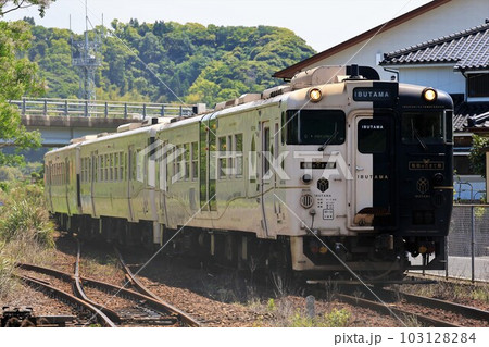 【JR九州】キハ140形＋キハ47形「指宿のたまて箱」（指宿枕崎線：喜入駅） 103128284