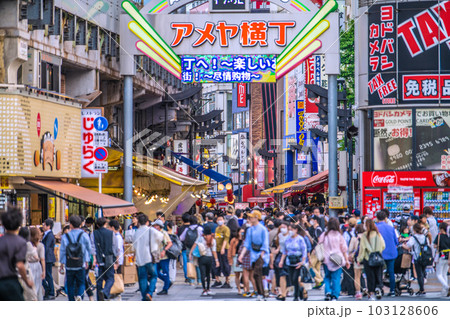 日本の東京都市景観 5類移行から2週間近く…上野のアメ横もマ無しの方が増…感染爆発は無い＝5月21日 103128606