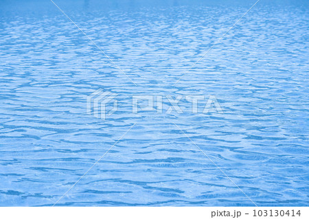 さざ波の背景素材 103130414
