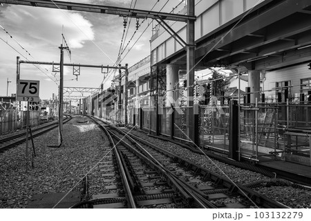 鉄道の高架化工事 延びていく高架橋 東京 東村山駅周辺 2023.05 b-6 モノクロ 鉄道の高架化工事 延びていく高架橋 東京 東村山駅周辺 2023.05 b-6 モノクロ 103132279