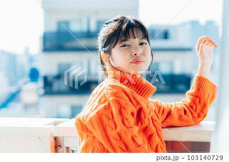 若い女性 若い女性 103140729