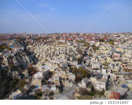 トルコ　カッパドキア　オルタヒサル　ジオラマ風 103141097