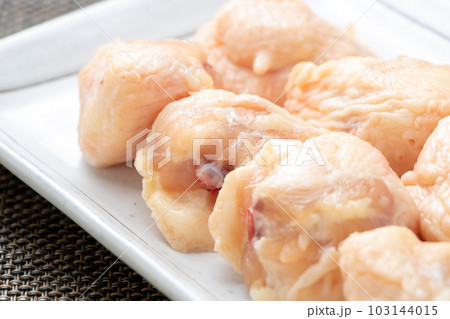 ぼんじり(テール)のアップ。下処理前。 ぼんじり(テール)のアップ。下処理前。 103144015