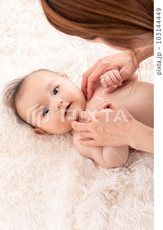 赤ちゃんとママ　baby and mom 103144449