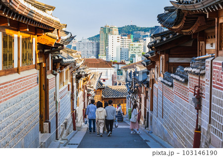 ソウル 北村韓屋村 夕景 ソウル 北村韓屋村 夕景 103146190