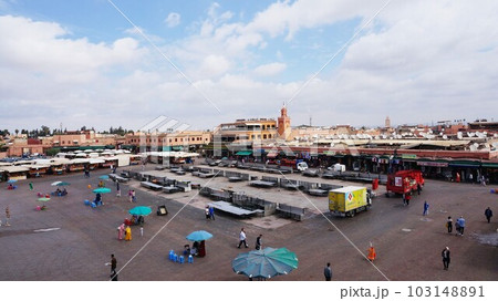 お昼のジャマ・エル・フナ広場【モロッコ・マラケシュ】 103148891