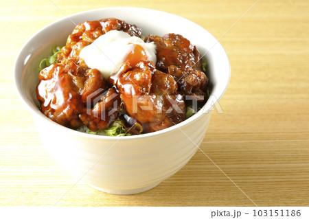 温玉のせ唐揚げ丼 103151186