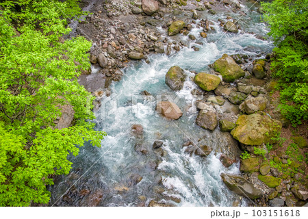 涼し気な渓流 103151618