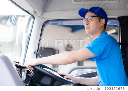 トラックドライバー 運転手のポートレート トラックドライバー 運転手のポートレート 103151676