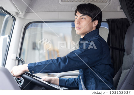 トラックドライバー 運転手のポートレート トラックドライバー 運転手のポートレート 103152637