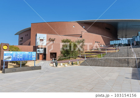 山口県下関市　人気の観光施設　快晴の市立しものせき水族館海響館 103154156