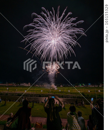 石和温泉鵜飼花火大会2022 鵜飼の後に打上げ花火を家族で見学 石和温泉鵜飼花火大会2022 鵜飼の後に打上げ花火を家族で見学 103155329