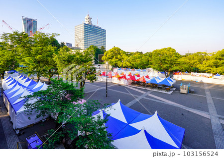 早朝の代々木公園イベント広場（東京都渋谷区） 103156524