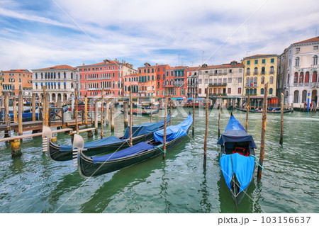 Astonishing morning cityscape of Venice with famous Canal Grande. 103156637
