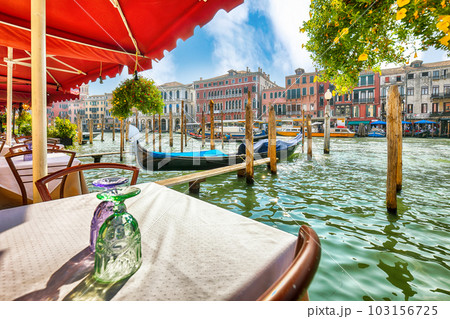 Astonishing morning cityscape of Venice with famous Canal Grande. 103156725