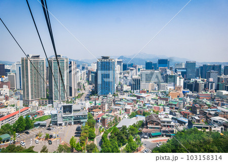 ソウル　南山ケーブルカーから見る明洞周辺 103158314