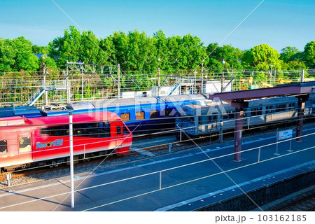 コロナ明けの電車三者面談 103162185