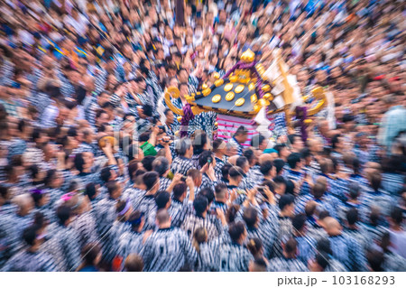 日本の東京都市景観 三社祭4年ぶり完全復活！浅草寺・「雷門」交差点に神輿が…＝5月21日・最終日 103168293