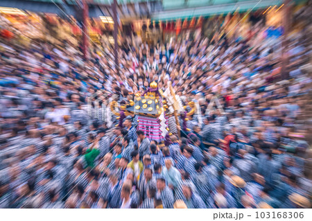 日本の東京都市景観 三社祭4年ぶり完全復活!浅草寺・「雷門」交差点に神輿が…=5月21日・最終日 日本の東京都市景観 三社祭4年ぶり完全復活!浅草寺・「雷門」交差点に神輿が…=5月21日・最終日 103168306