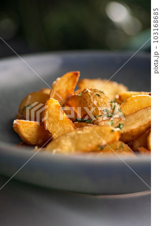 Potato country style with dill in bowl. Healthy diet food. copy space. 103168685