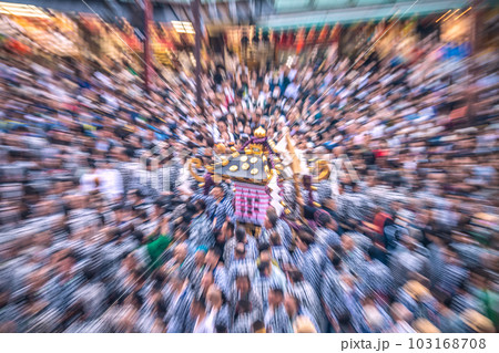 日本の東京都市景観 三社祭4年ぶり完全復活!浅草寺・「雷門」交差点に神輿が…=5月21日・最終日 日本の東京都市景観 三社祭4年ぶり完全復活!浅草寺・「雷門」交差点に神輿が…=5月21日・最終日 103168708