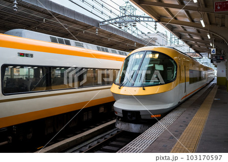 【宇治山田駅】駅に到着する特急列車 103170597