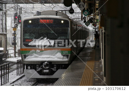 冬の宇都宮駅に到着する湘南新宿ラインE231系 103170612