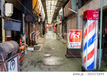 【明倫商店街】駅横の昭和レトロな商店街 103171045